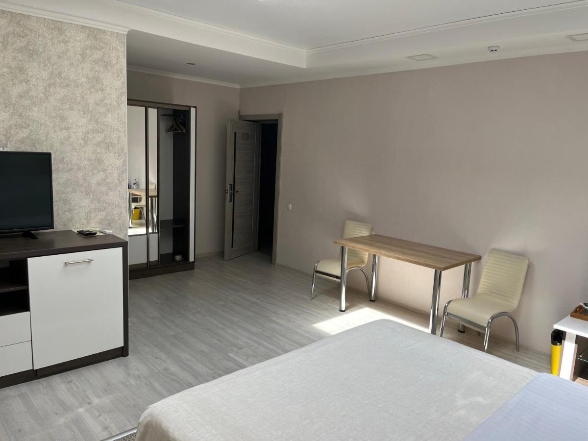 Elite Hotel Balti Buitenkant foto