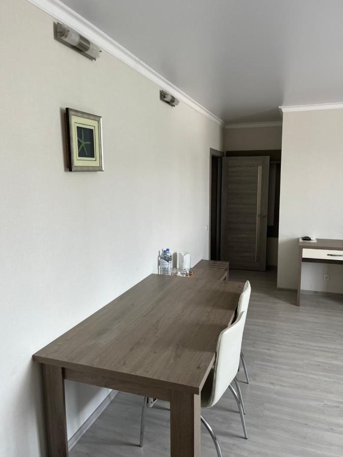 Elite Hotel Balti Buitenkant foto