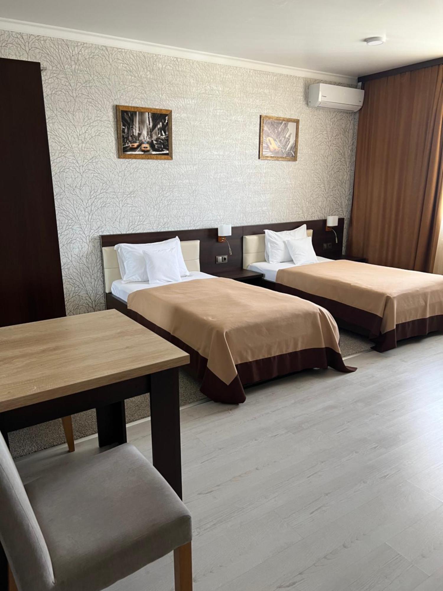 Elite Hotel Balti Buitenkant foto