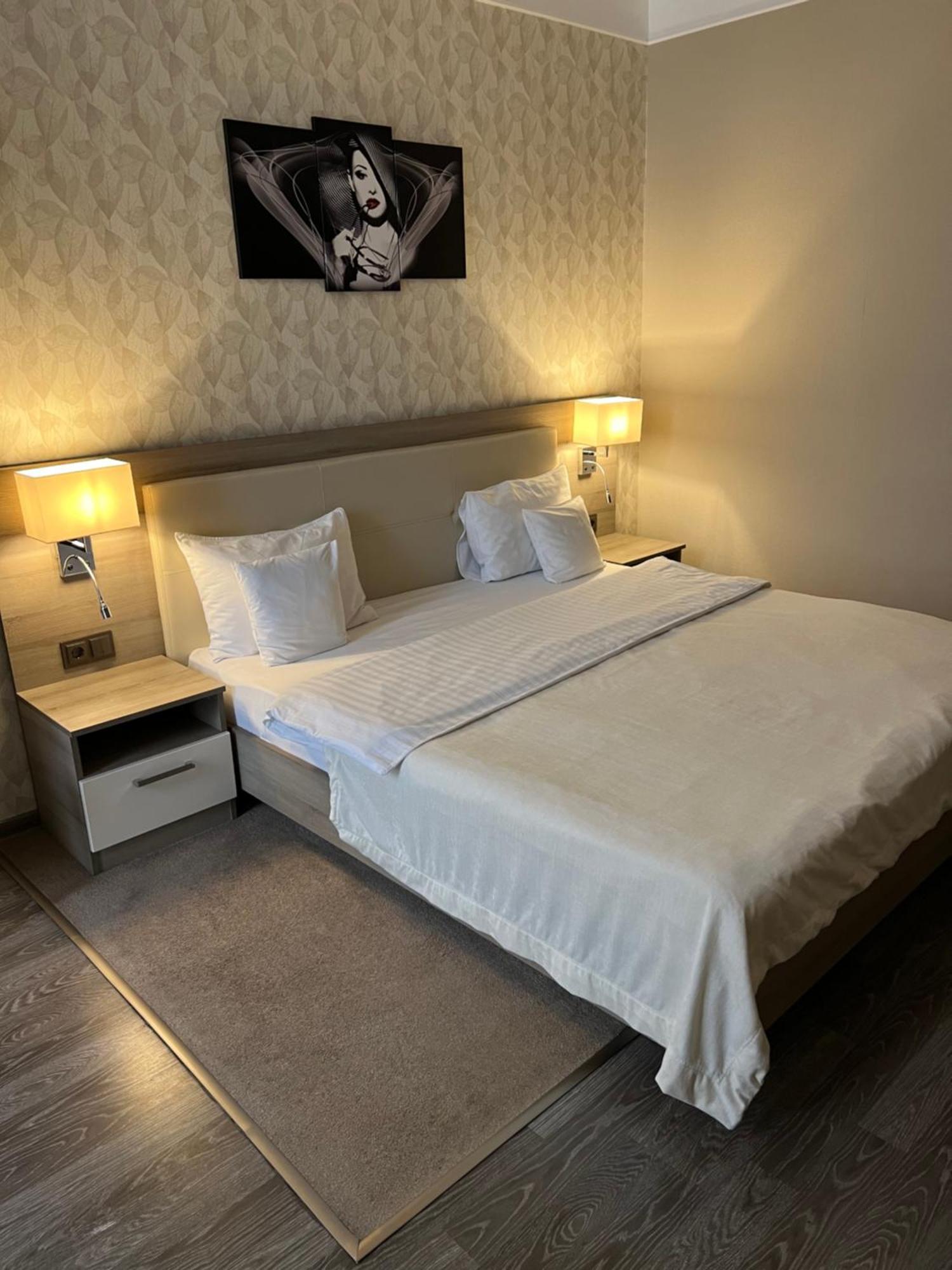 Elite Hotel Balti Buitenkant foto