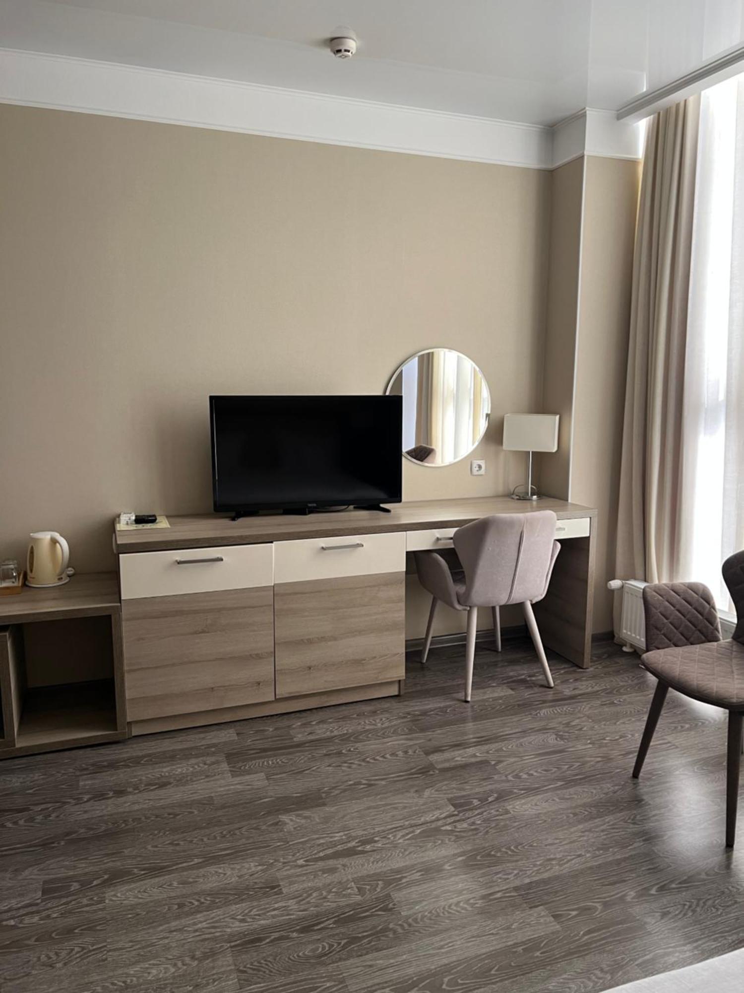 Elite Hotel Balti Buitenkant foto