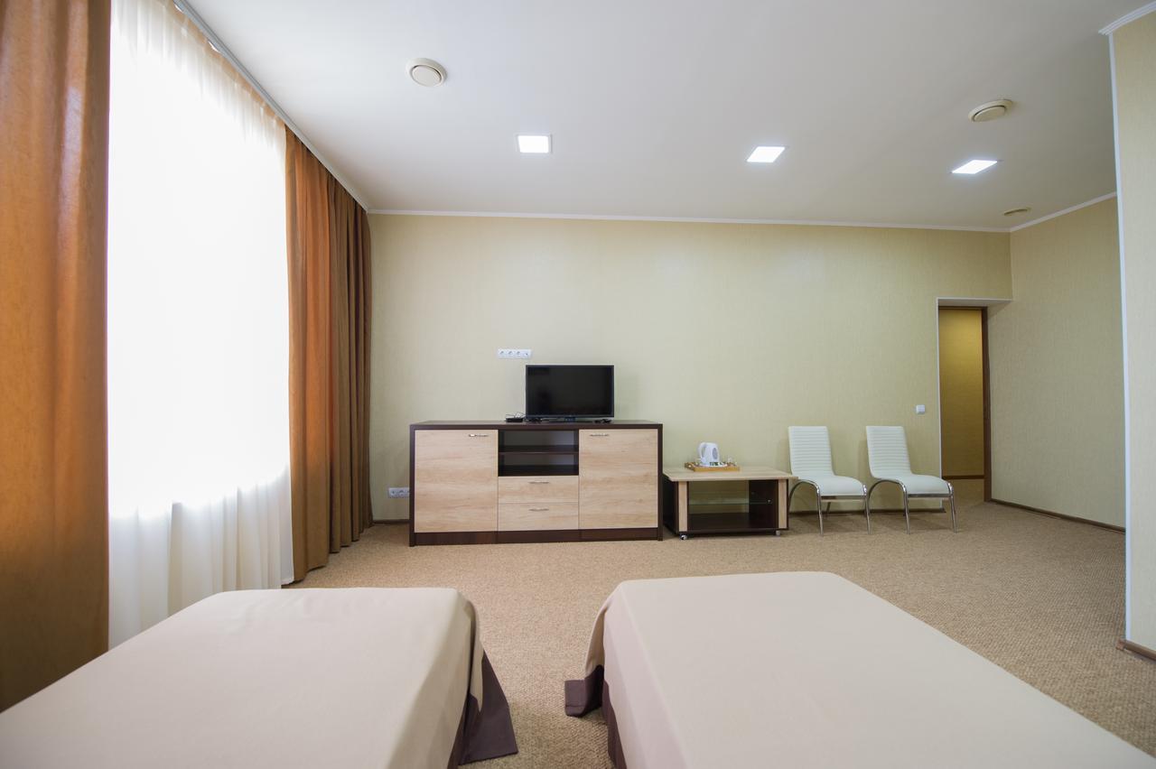 Elite Hotel Balti Buitenkant foto